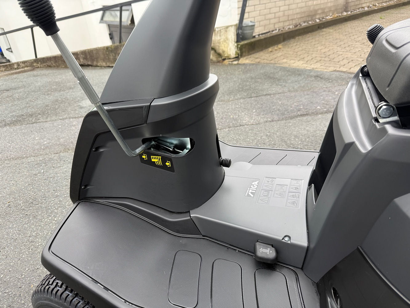 Black Edition Pro 1066 ES Aufsitzmäher
